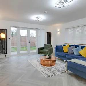 villa-kestrel-gardens-dunmow.cambridgehotelsuk.com/